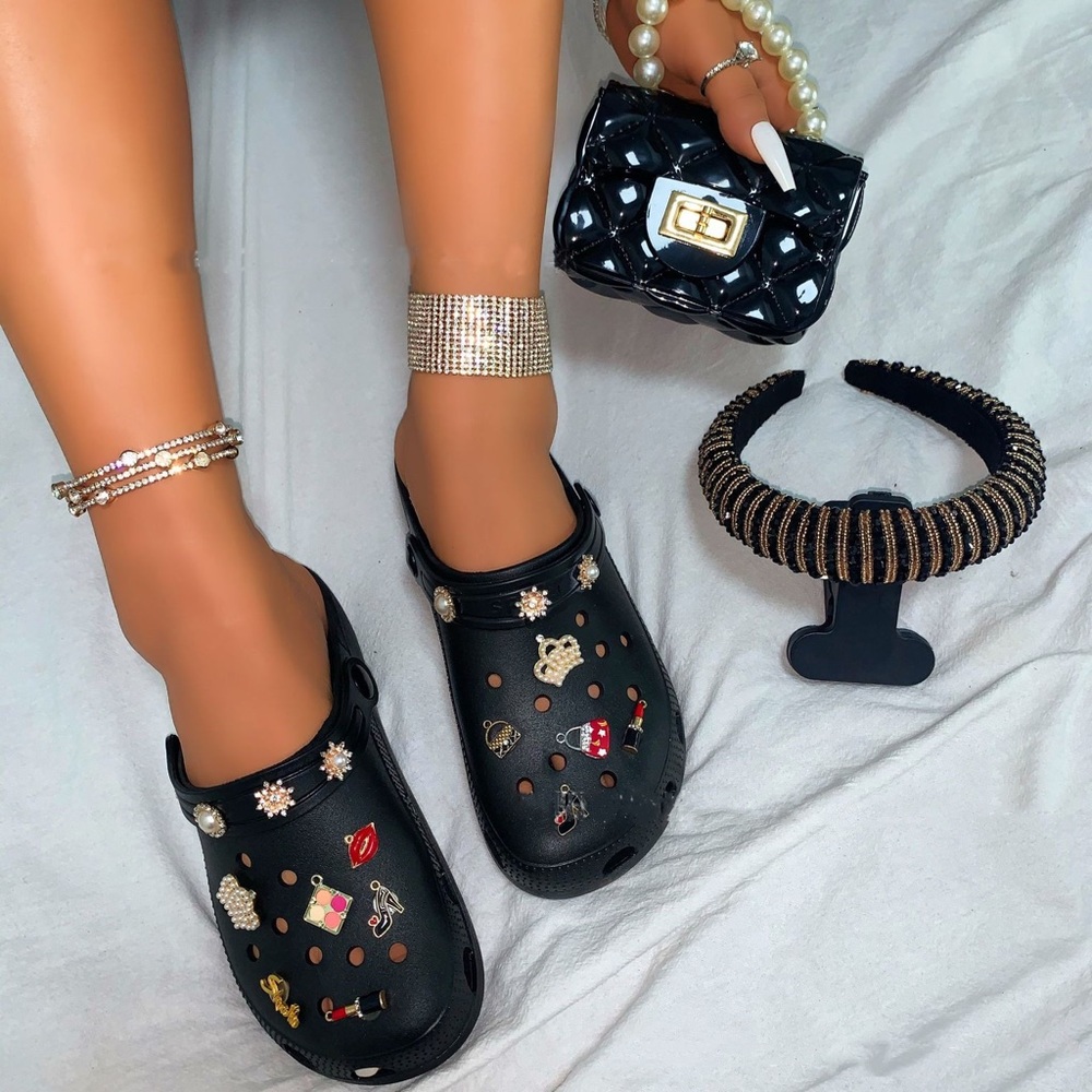 3 different color headband, purse, and slide set.